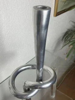 Paire de bougeoirs noeud en aluminium, Italie, 1970