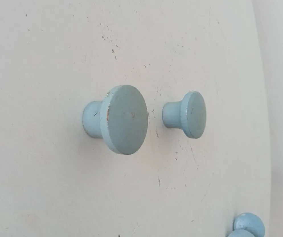 Paire de boutons de meubles vintage en bois