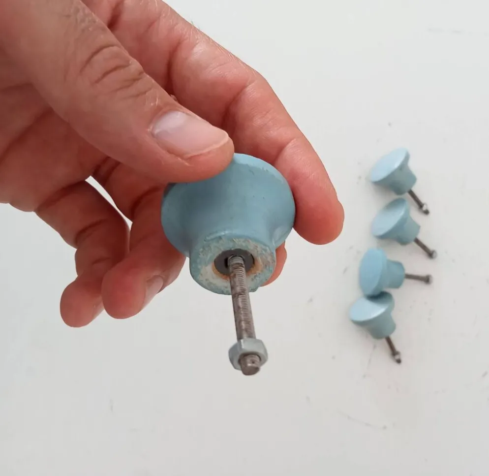 Paire de boutons de meubles vintage en bois