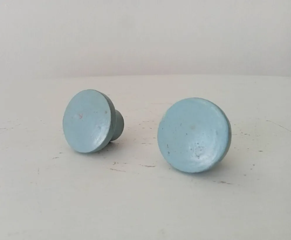 Paire de boutons de meubles vintage en bois