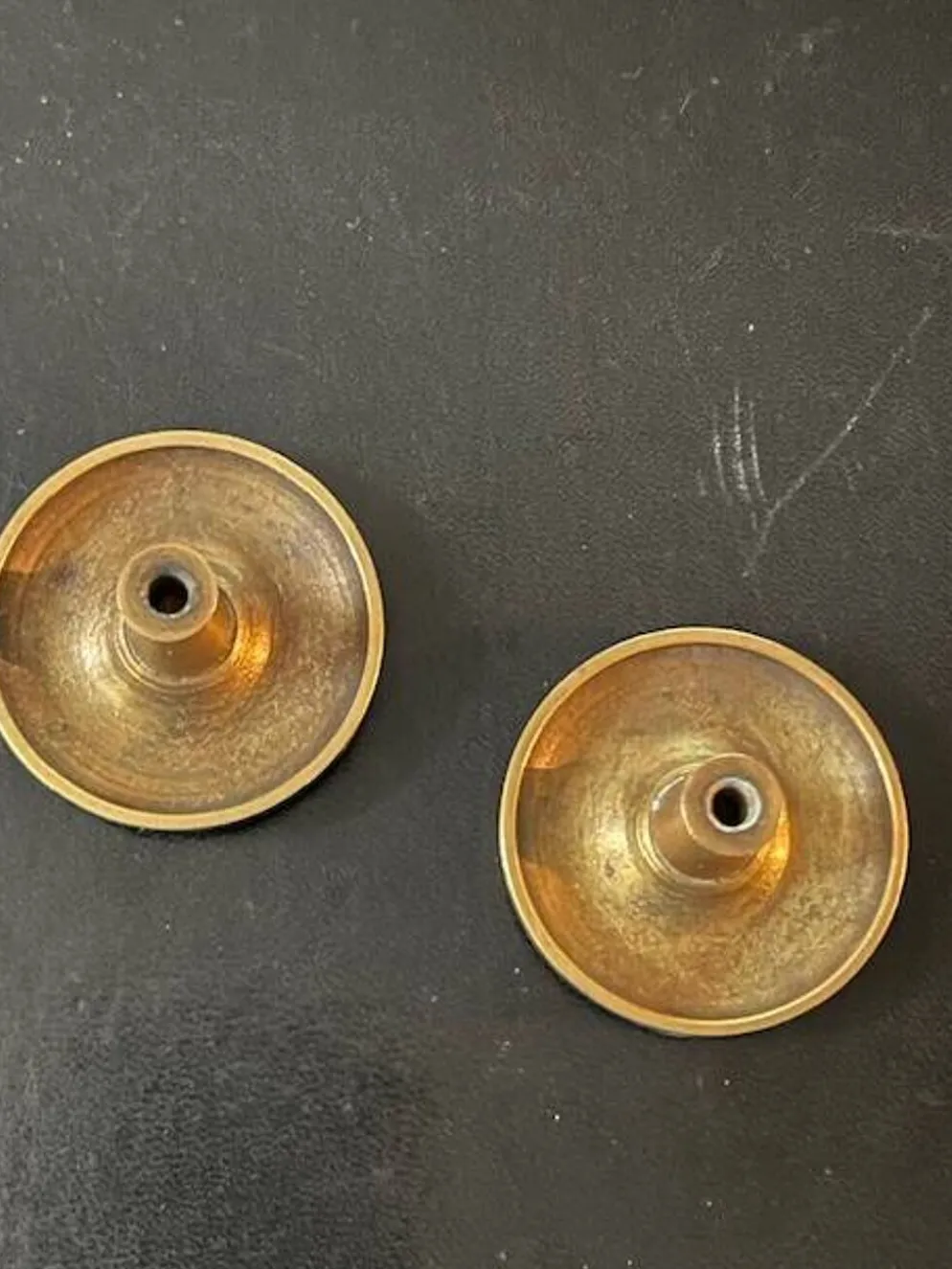 paire de boutons de poignées anciennes en laiton
