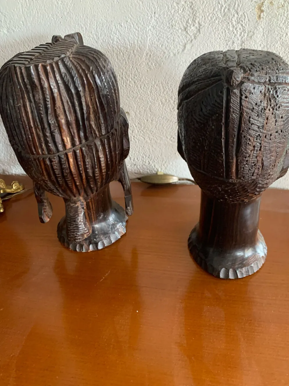Paire de bustes africains en ebene de madagascar année 30