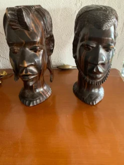 Paire de bustes africains en ebene de madagascar année 30