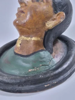 Paire de bustes antiques en céramique représentant des portraits du Rajasthan