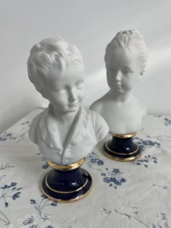 Paire de bustes en biscuit, Tharaud, Houdon, Louise et Alexandre Brongniart