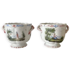 Paire de cache-pots anciens en faïence française , décor scènes champêtres