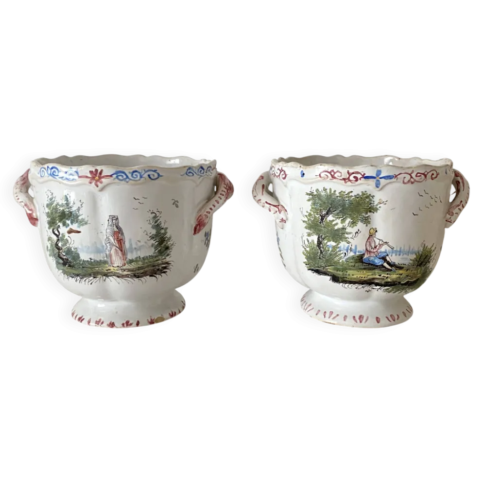 Paire de cache-pots anciens en faïence française , décor scènes champêtres