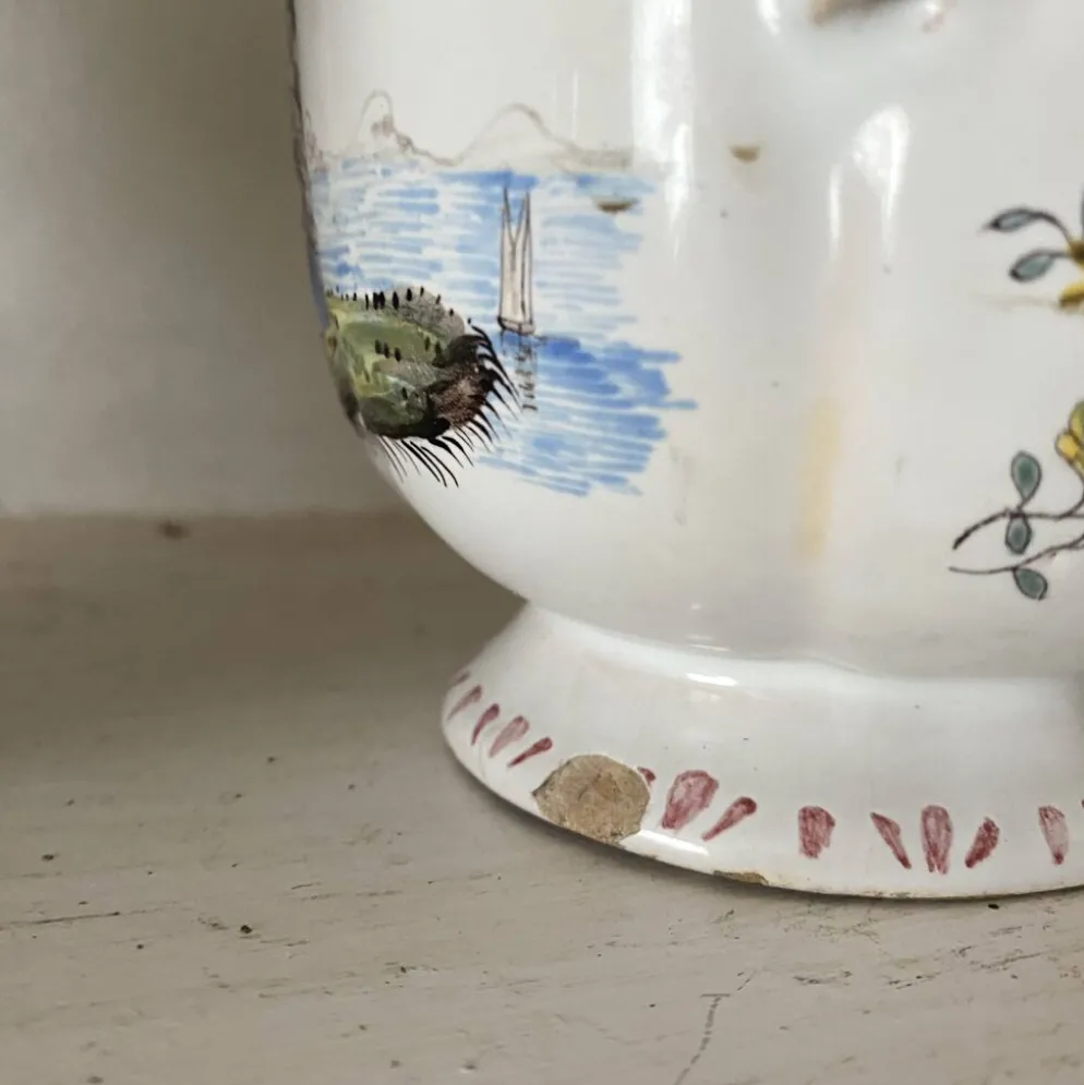 Paire de cache-pots anciens en faïence française , décor scènes champêtres