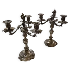 Paire de candelabres de style Louis XV, en bronze argenté, XIXÈME