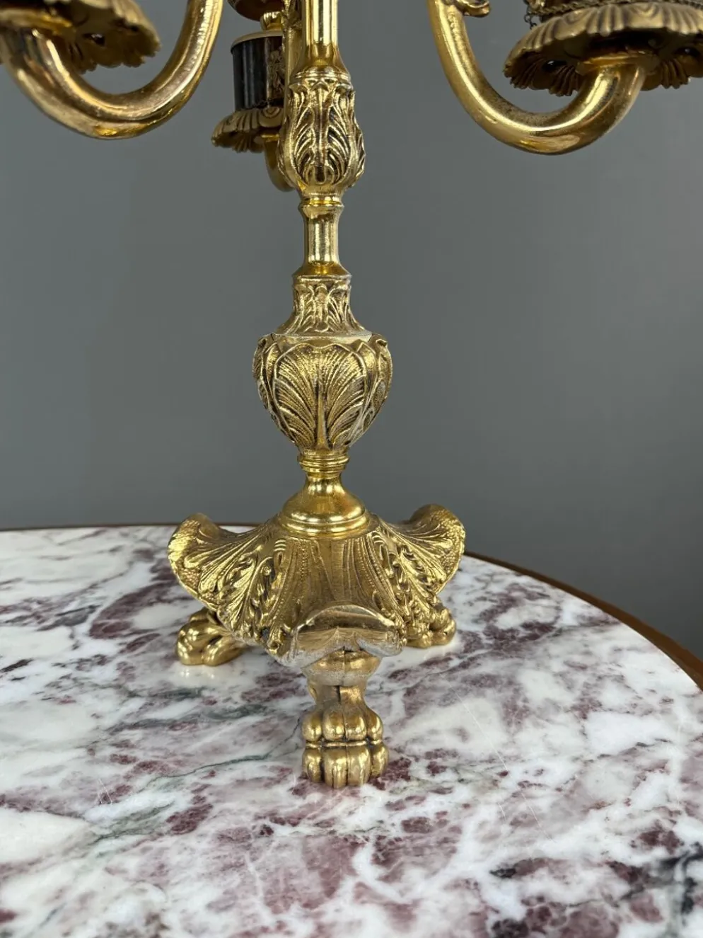 Paire de candélabres à trois lumières en bronze, XXe siècle
