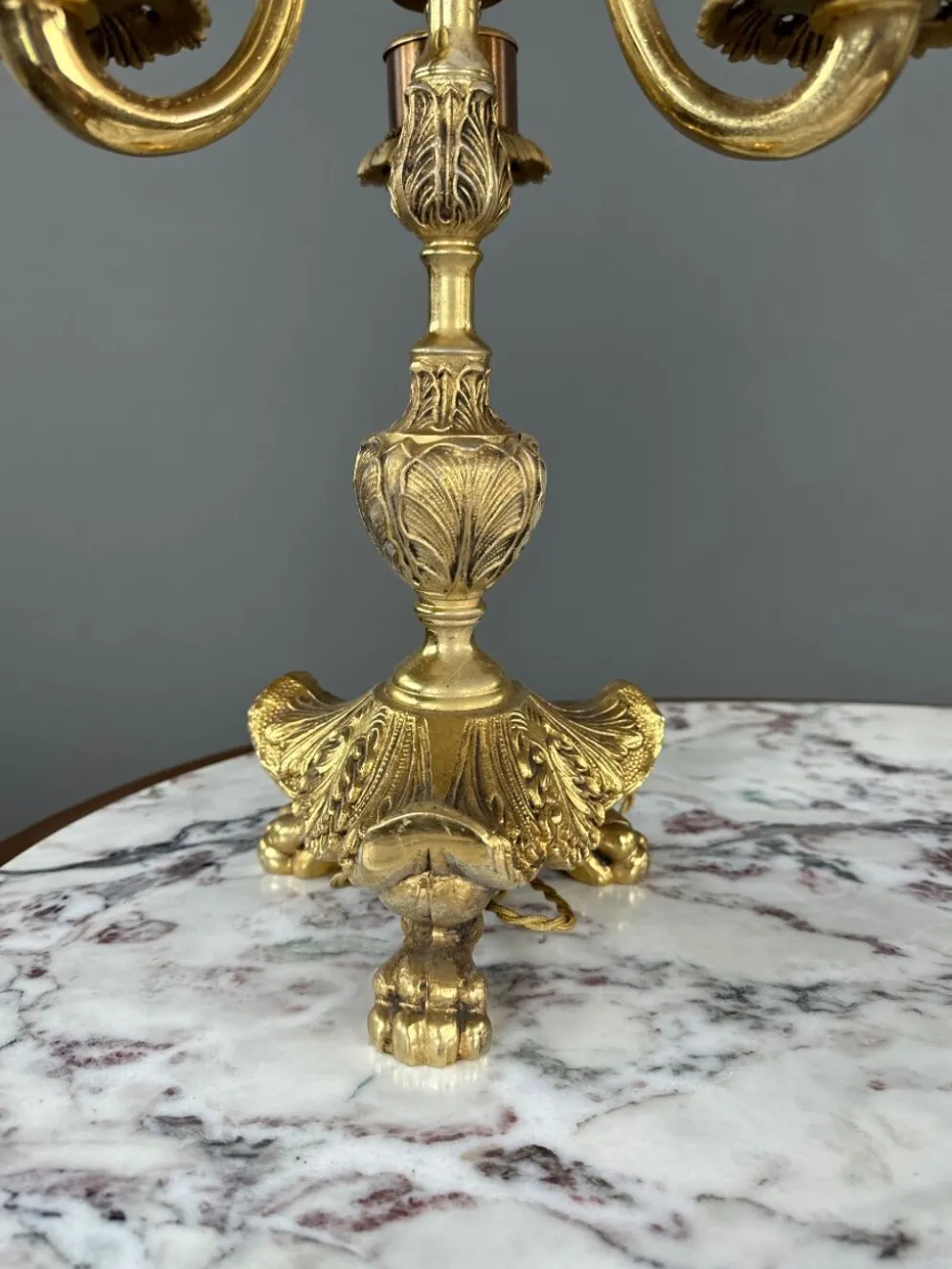 Paire de candélabres à trois lumières en bronze, XXe siècle