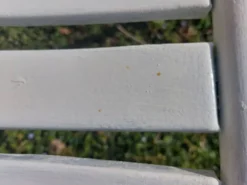Paire de chaises blanches en métal, style Tolix