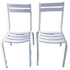 Paire de chaises blanches en métal, style Tolix