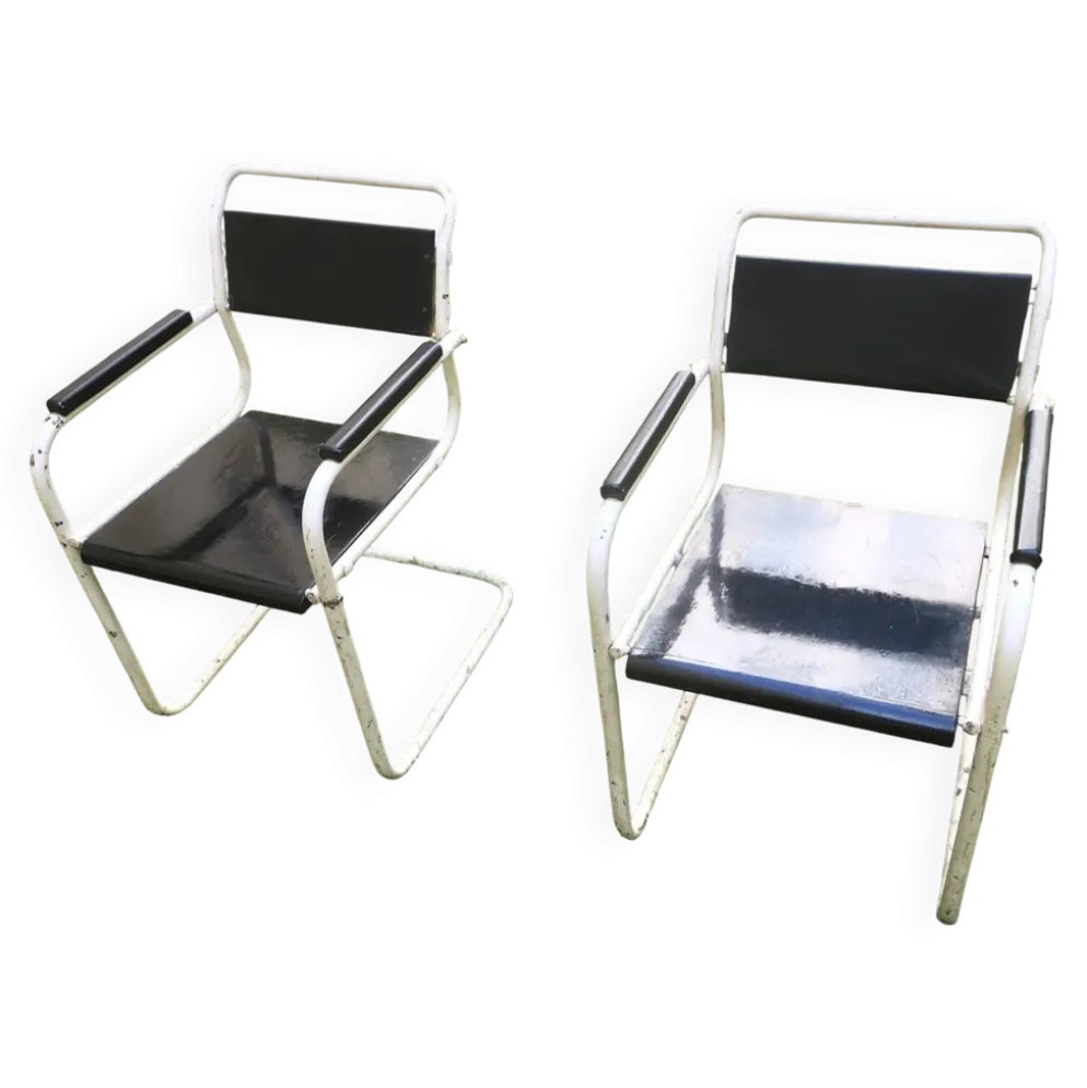 Paire de chaises de jardin en fer et bois peint à cantilever des années 1950.