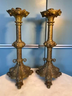Paire de chandeliers néo-gothiques h=42cm