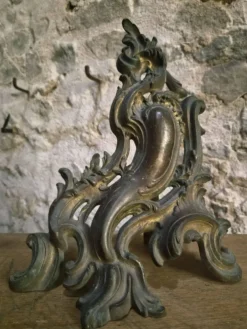 Paire de chenets anciens en bronze français, style Louis XV, vers 1880–1900