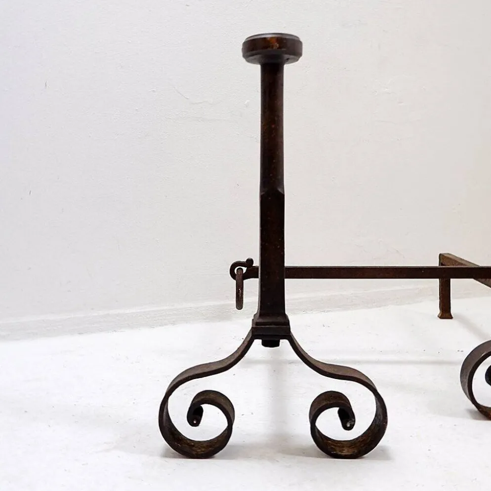 Paire de chenets anciens en fer forgé - XIXe siècle
