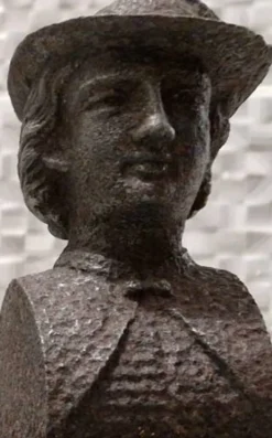Paire de chenets anciens en fonte Bustes néo-Renaissance France fin XIXᵉ