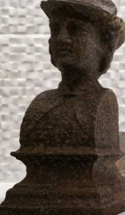 Paire de chenets anciens en fonte Bustes néo-Renaissance France fin XIXᵉ