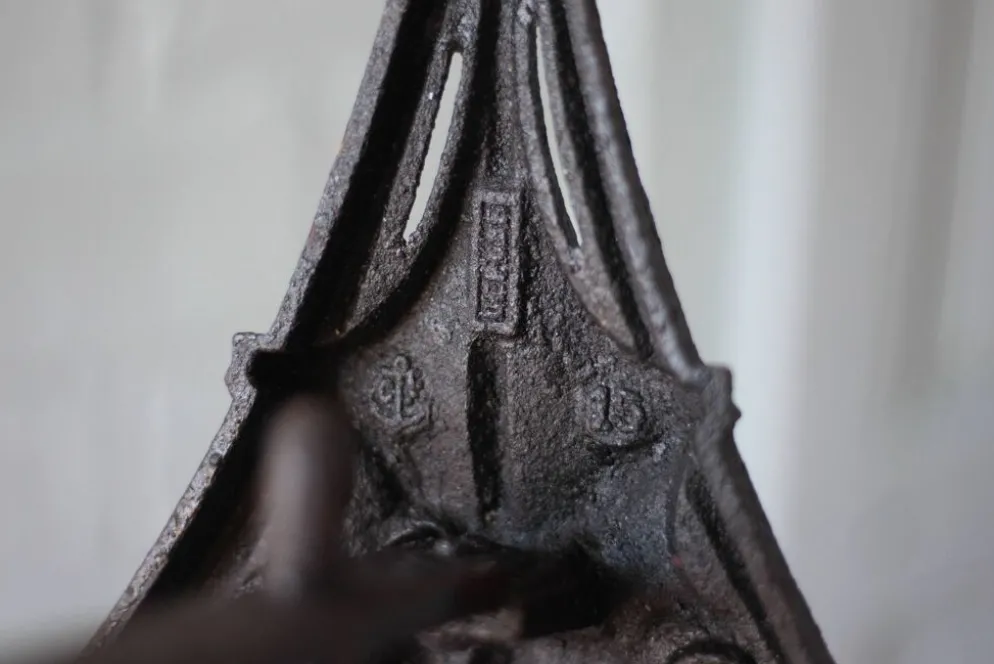 Paire de chenets Art Nouveau en fonte dans le style Hector Guimard, déco