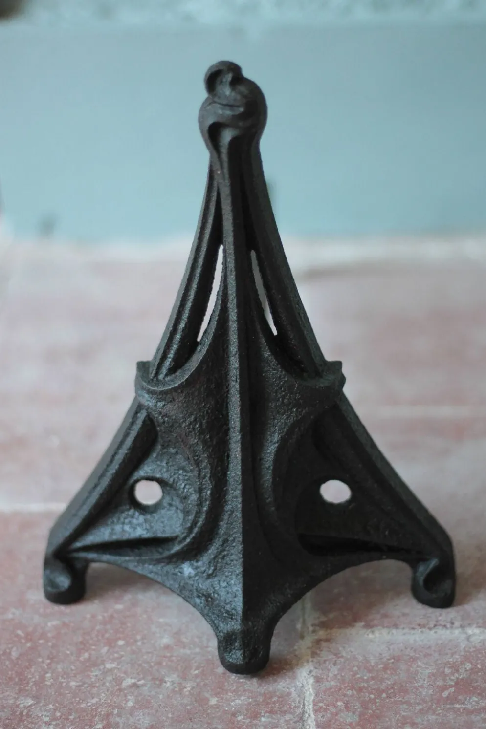 Paire de chenets Art Nouveau en fonte dans le style Hector Guimard, déco