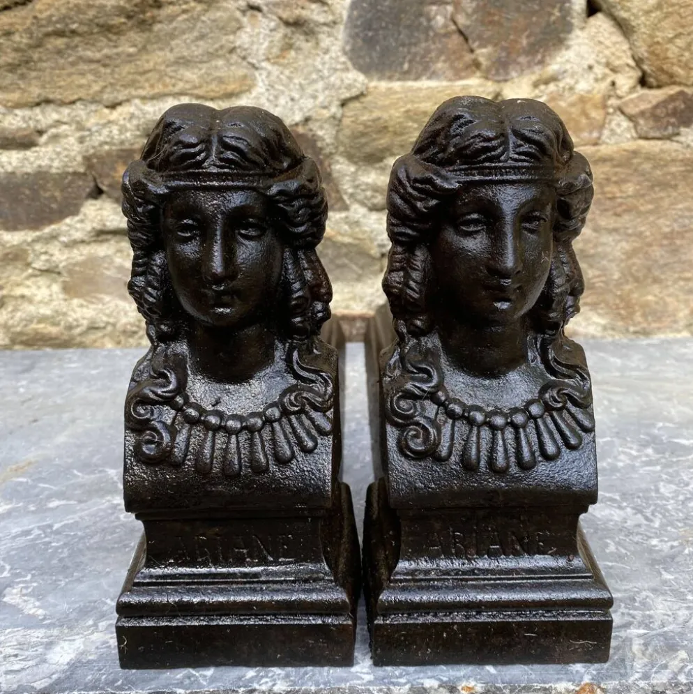 Paire de chenets bustes anciens en fonte "Ariane"