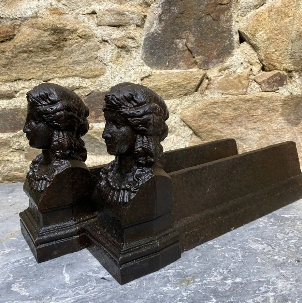 Paire de chenets bustes anciens en fonte "Ariane"