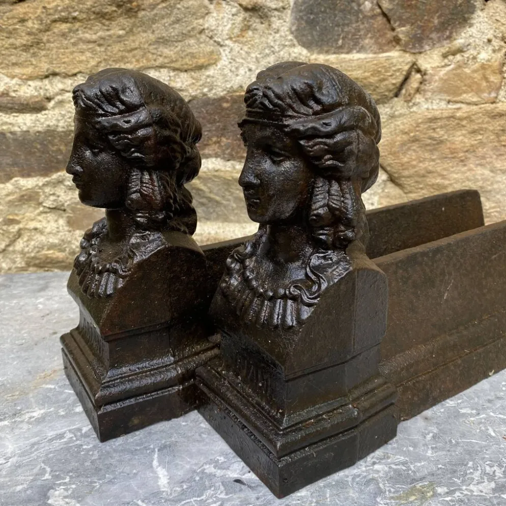 Paire de chenets bustes anciens en fonte "Ariane"