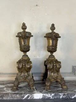 Paire de chenets de style Louis XIV en bronze d’après un dessin de André-Charles Boulle