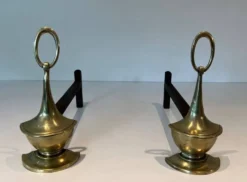 Paire de chenets en bronze de style néoclassique en forme de lampe à huile