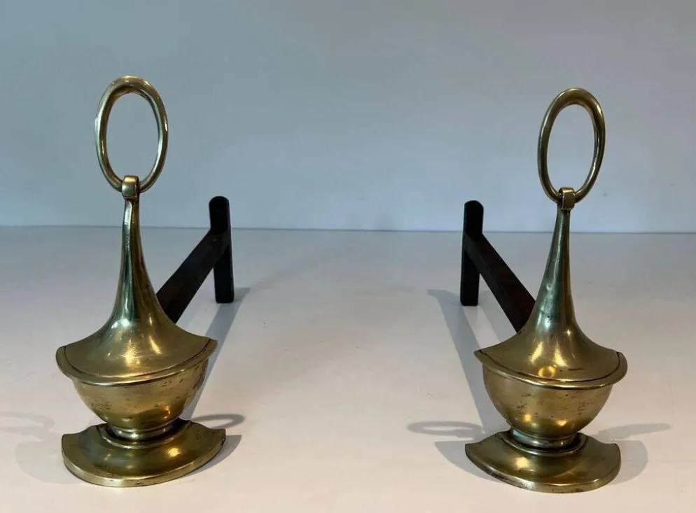 Paire de chenets en bronze de style néoclassique en forme de lampe à huile