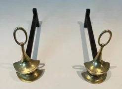 Paire de chenets en bronze de style néoclassique en forme de lampe à huile