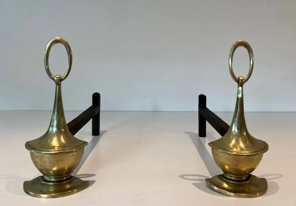 Paire de chenets en bronze de style néoclassique en forme de lampe à huile