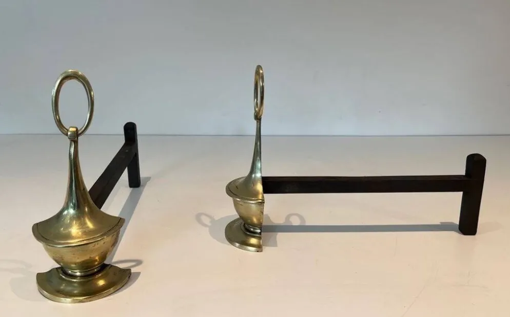Paire de chenets en bronze de style néoclassique en forme de lampe à huile