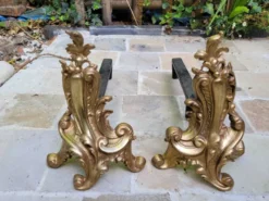 Paire de chenets en bronze doré Louis XV