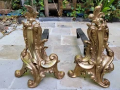 Paire de chenets en bronze doré Louis XV