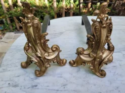 Paire de chenets en bronze doré Louis XV