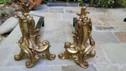 Paire de chenets en bronze doré Louis XV