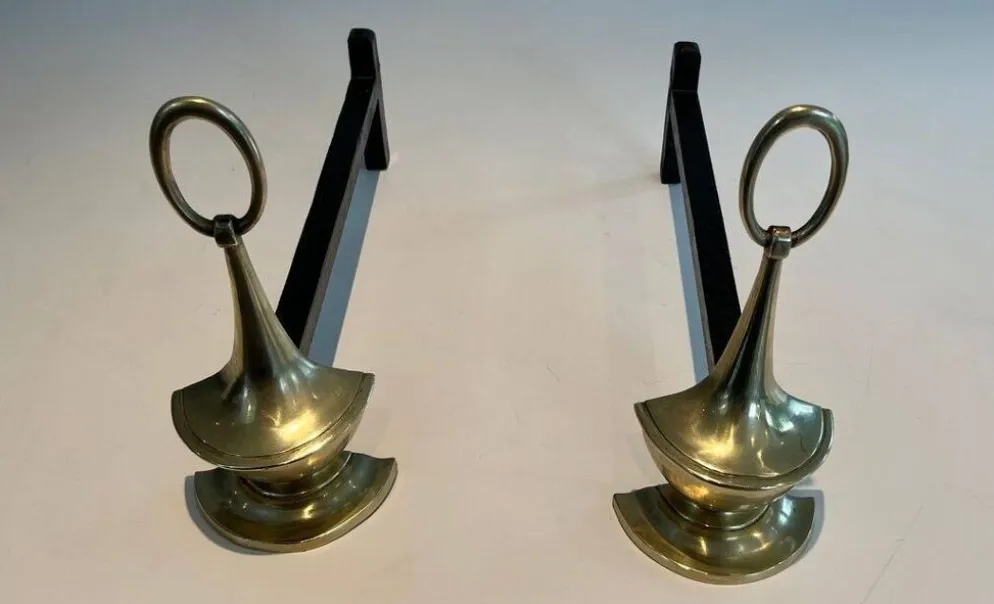 Paire de Chenets en Bronze Néoclassiques en Forme de Lampes Antiques à Anne
