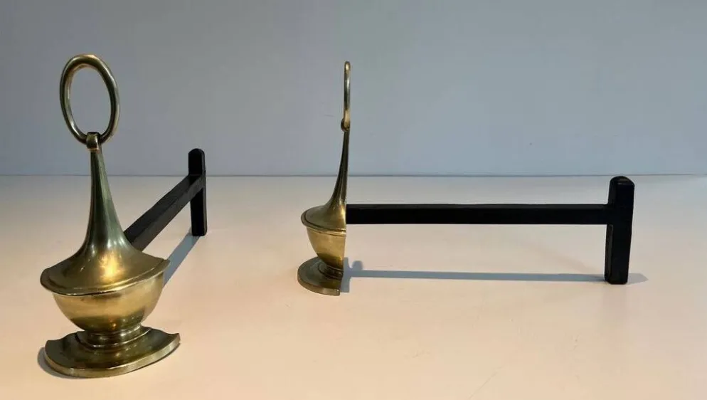 Paire de Chenets en Bronze Néoclassiques en Forme de Lampes Antiques à Anne