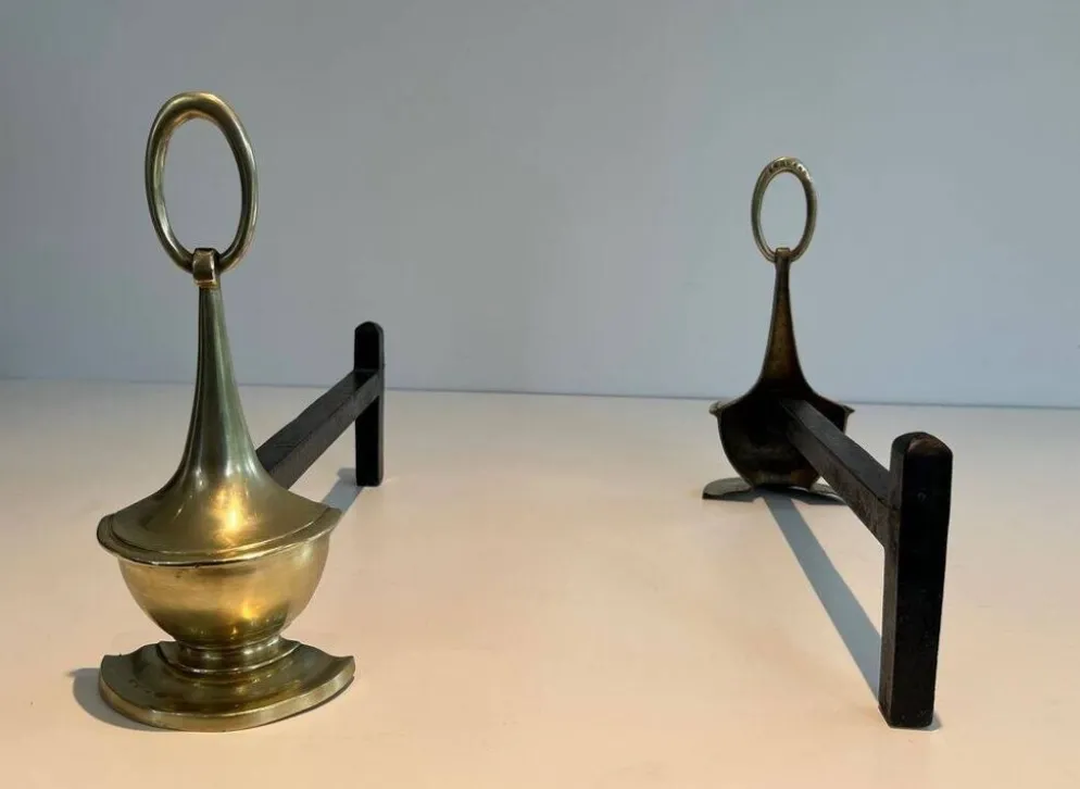 Paire de Chenets en Bronze Néoclassiques en Forme de Lampes Antiques à Anne