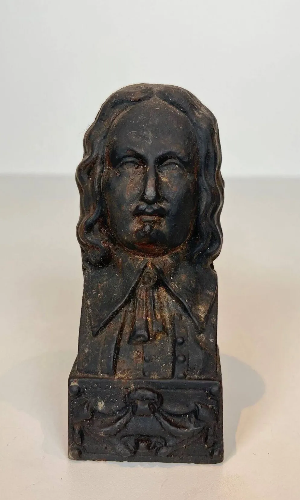 Paire de Chenets en Fonte à l’Effigie de Beethoven. France. Vers 1900.
