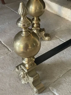Paire de chenets en laiton