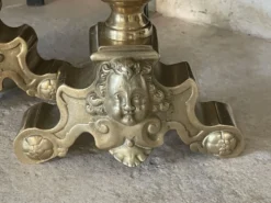 Paire de chenets en laiton