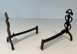 Paire de Chenets en Laiton et Fer Forgé à Flambeaux à Triple Volute et Mont