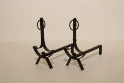 Paire de chenets moderniste en fer forgé
