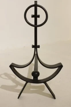Paire de chenets moderniste en fer forgé