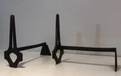 Paire de chenets modernistes en acier et fer forgé