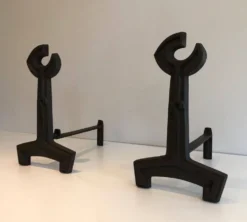Paire de chenets modernistes en fonte et fer forgé