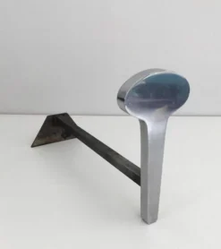 Paire de chenets modernistes en acier chromé et fer forgé